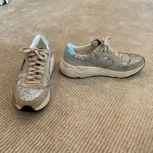 White Raven Popstar Glitter Runner Sneaker